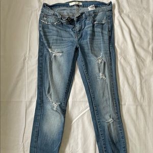 KanCan distressed Jeans/Capri